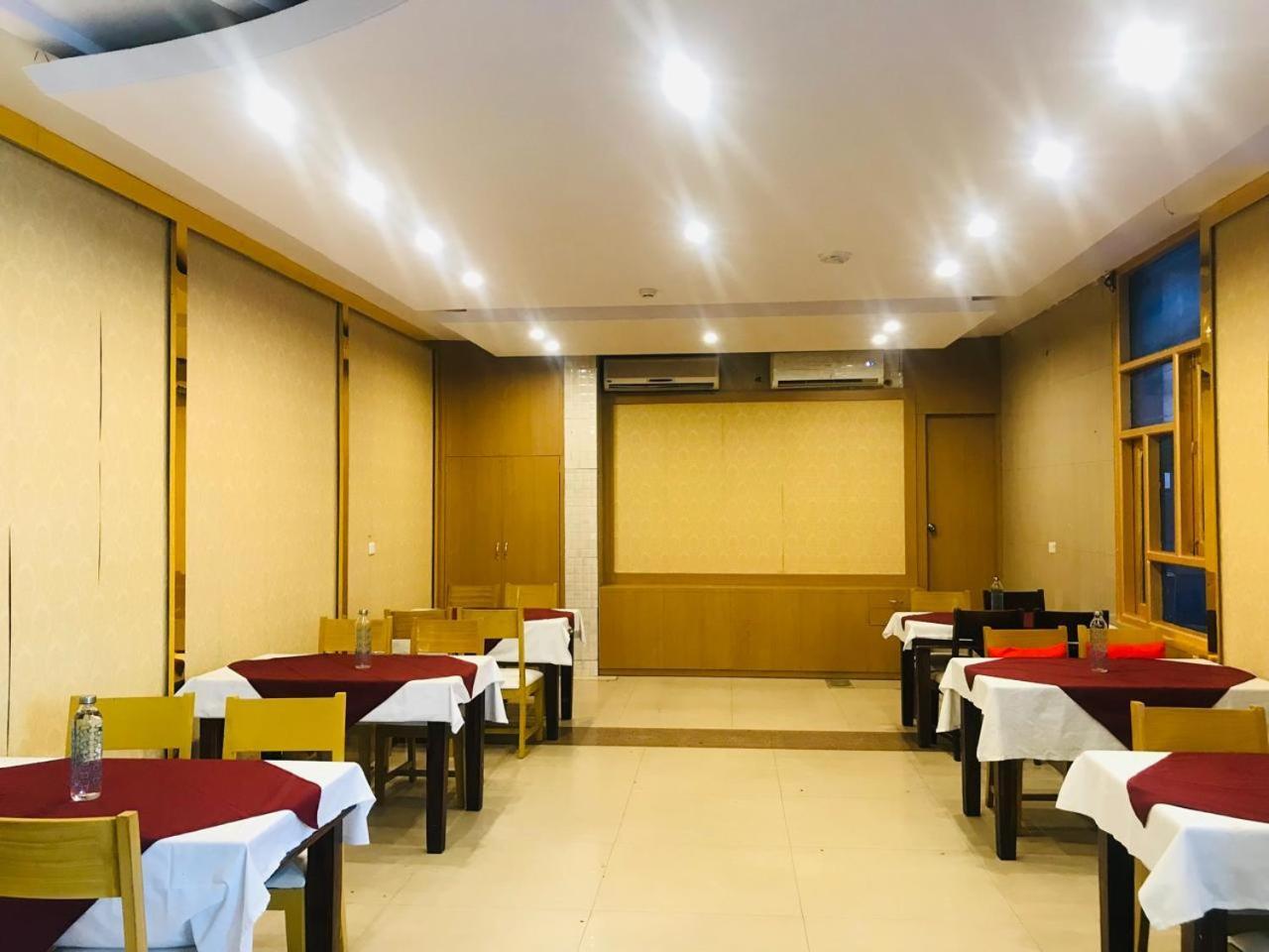 Tulip Palm Hotel Jaipur Exterior photo